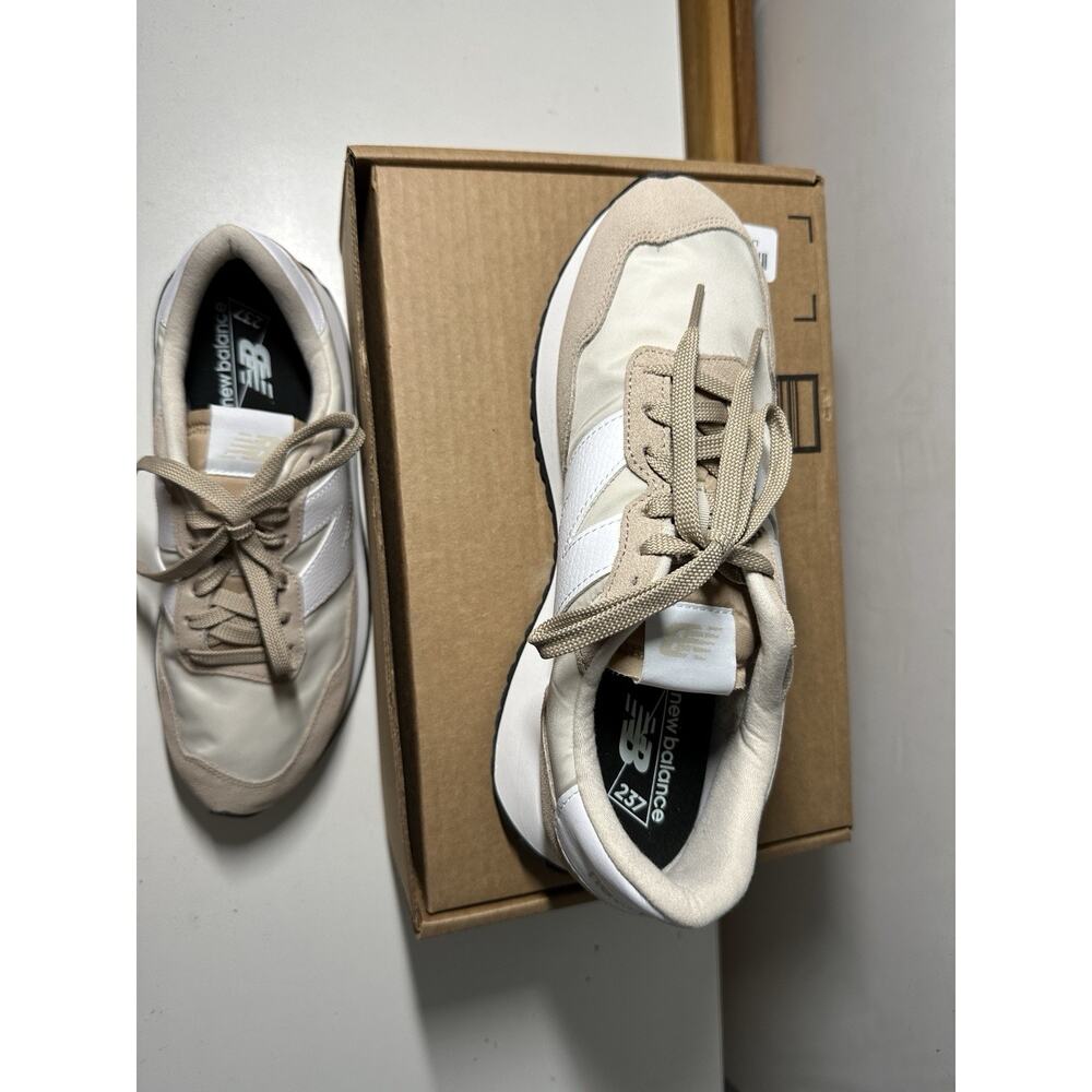 New Balance Women's 237 Sneaker Sea Salt/Silver Birch/Black Sz 9.5 M - Picture 2 of 6